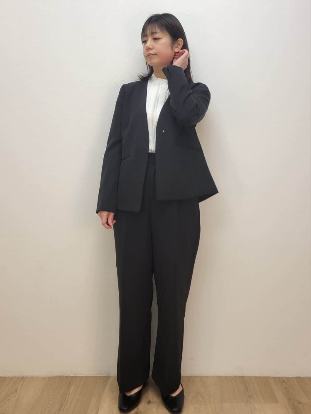 LISAさんの「OPAQUE.CLIP｜《通勤／セットアップ対応》 Vネックジャケット／ダブルクロス【洗濯機OK】」を使ったコーディネート