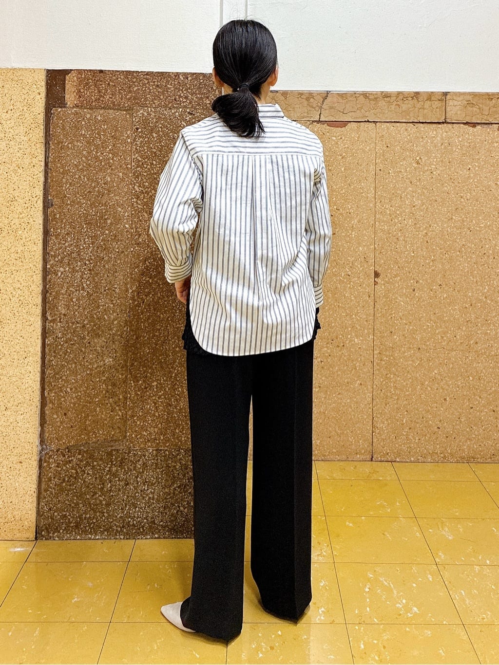 hattoriさんの「INDIVI｜【洗える／レイヤードにおすすめ】シャーリングレース ロングTシャツ」を使ったコーディネート