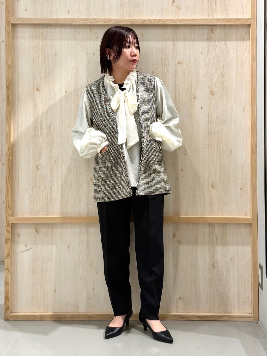 nanaさんの「THE SHOP TK｜【フォーマルにもカジュアルにも】ツイードジレ」を使ったコーディネート