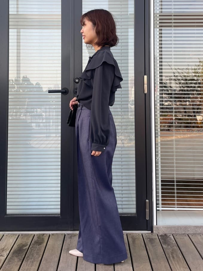 abeさんの「Couture brooch｜【洗える・リボン取り外し可】フリルジョーゼットブラウス」を使ったコーディネート