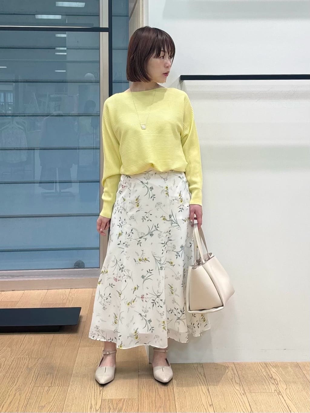 asamiさんの「INDIVI｜【洗える／キレイ色】体型カバー無縫製ニット」を使ったコーディネート