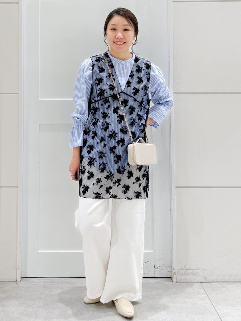 yuka.aさんの「OPAQUE.CLIP｜シアー刺繍チュニックブラウス【洗濯機OK】」を使ったコーディネート