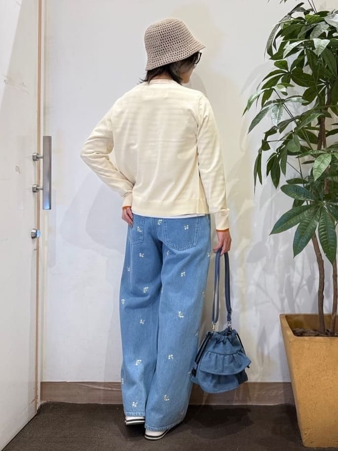 misakiさんの「SHOO･LA･RUE｜【洗濯機可/S-LL】配色がコーデのアクセントに レイヤード風クルーカーディガン」を使ったコーディネート