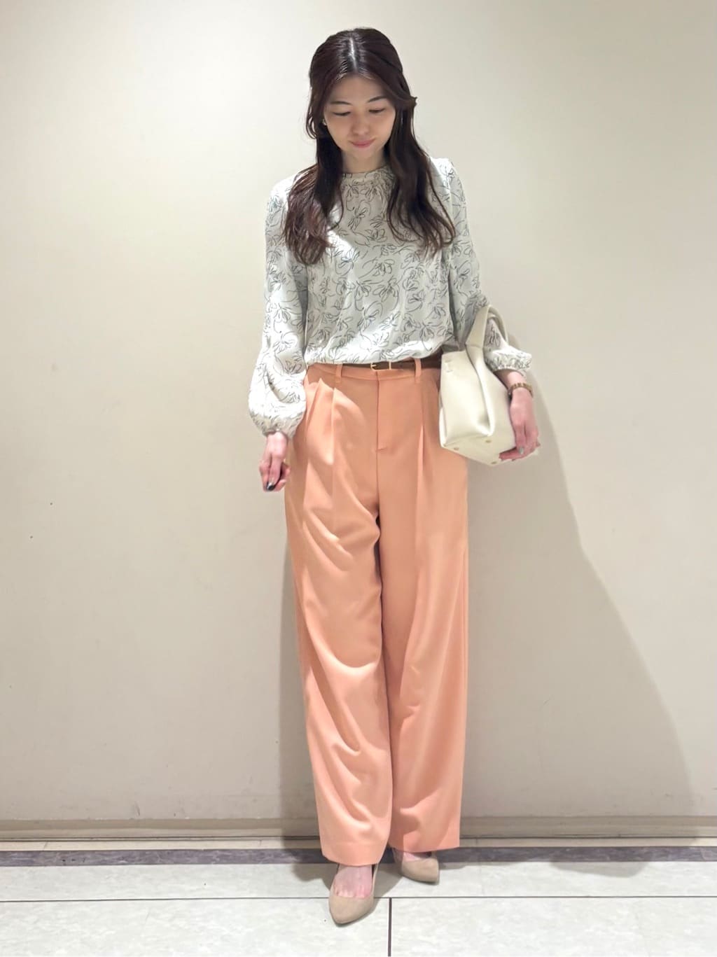 sakiさんの「COUP DE CHANCE｜【手洗い可／日本製】花柄ブラウス」を使ったコーディネート