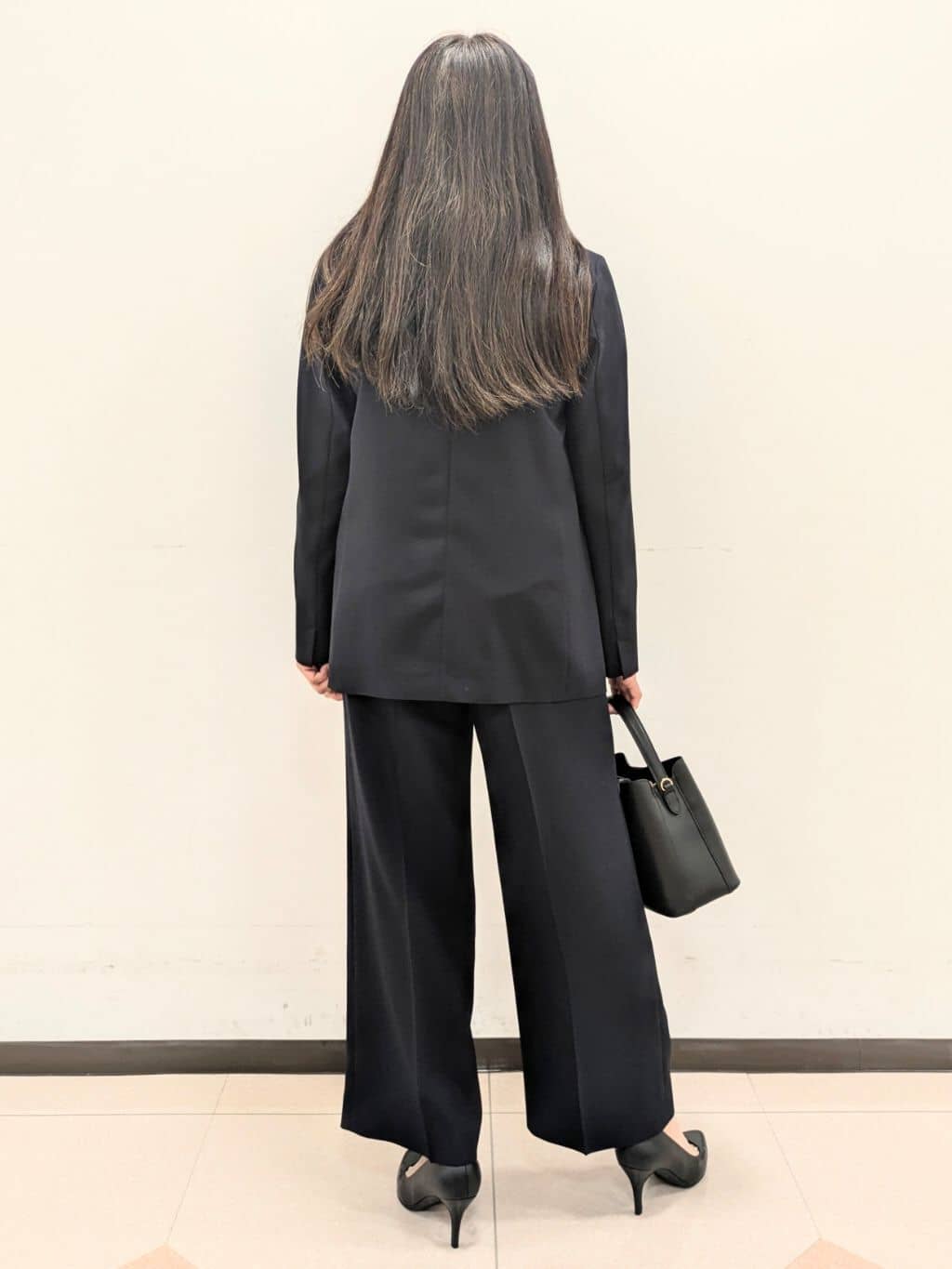 ともさんの「UNTITLED｜【新色追加/接触冷感/セットアップ可】エアリー ワイドパンツ」を使ったコーディネート