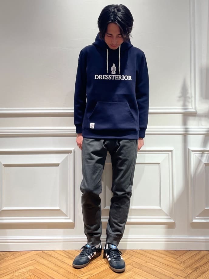 橋本さんの「DRESSTERIOR｜ストレッチポンチ フーディ」を使ったコーディネート