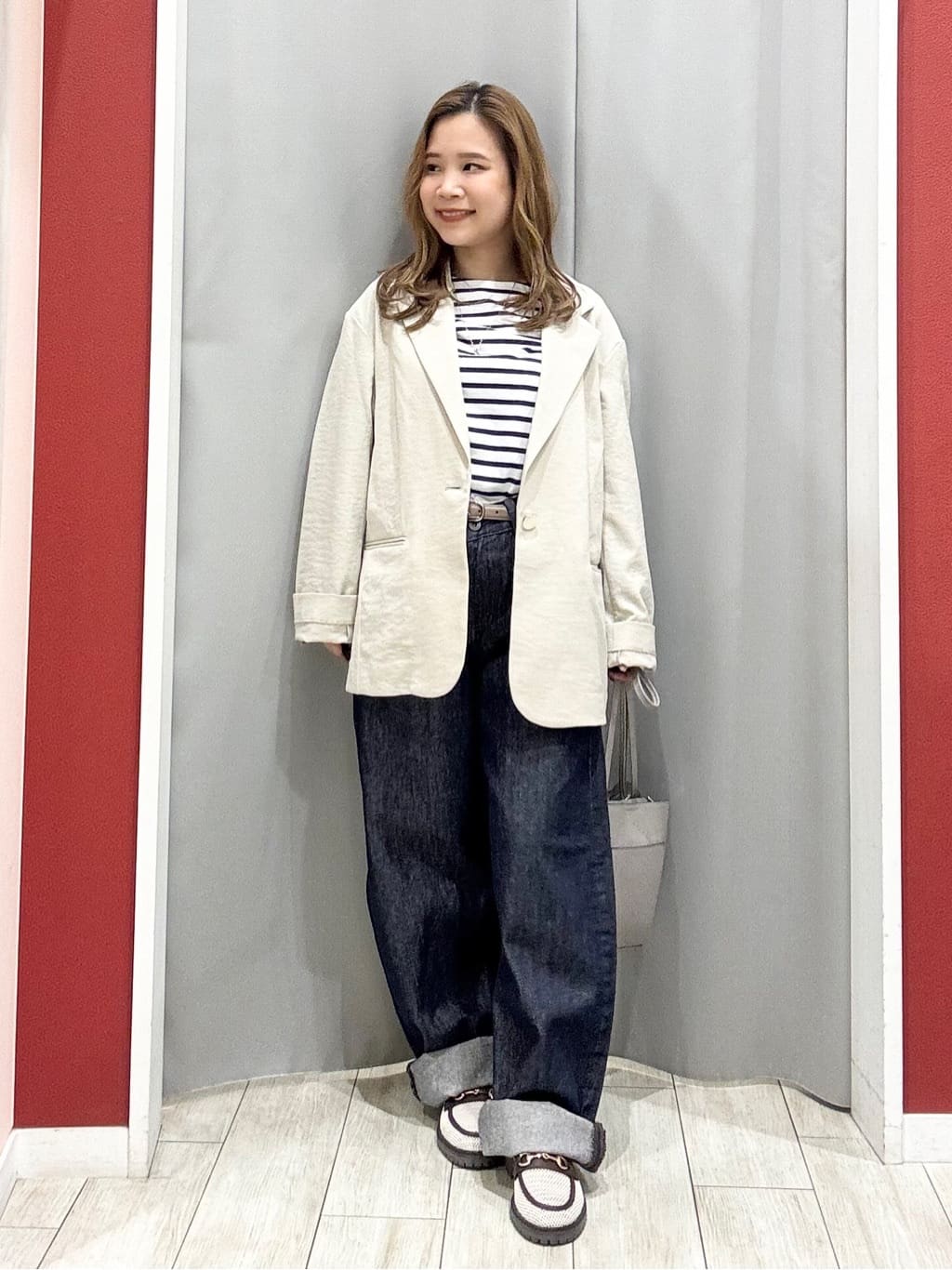 shioさんの「SHOO･LA･RUE｜【S-LL/セットアップ可/イージーケア/UV】オンにもオフにも 軽やかシングルジャケット」を使ったコーディネート