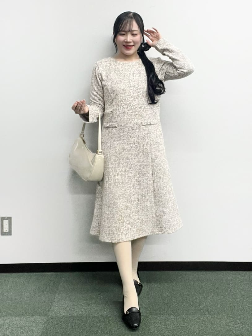 Hitomiさんの「index｜ミックスツイードフレアワンピース【洗える／イージーアイロン／ストレッチ】《S～3L》」を使ったコーディネート