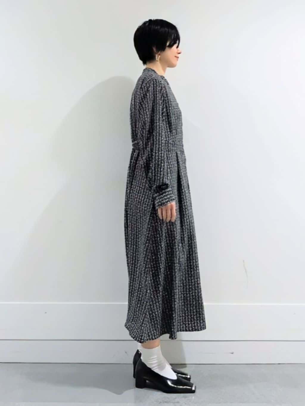 ミズタさんの「UNTITLED｜【洗える/きれいめ】クラシカルツイードワンピース」を使ったコーディネート