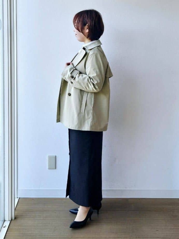 やじまさんの「UNTITLED｜【定番人気/はっ水/洗える】タスランショートトレンチコート」を使ったコーディネート