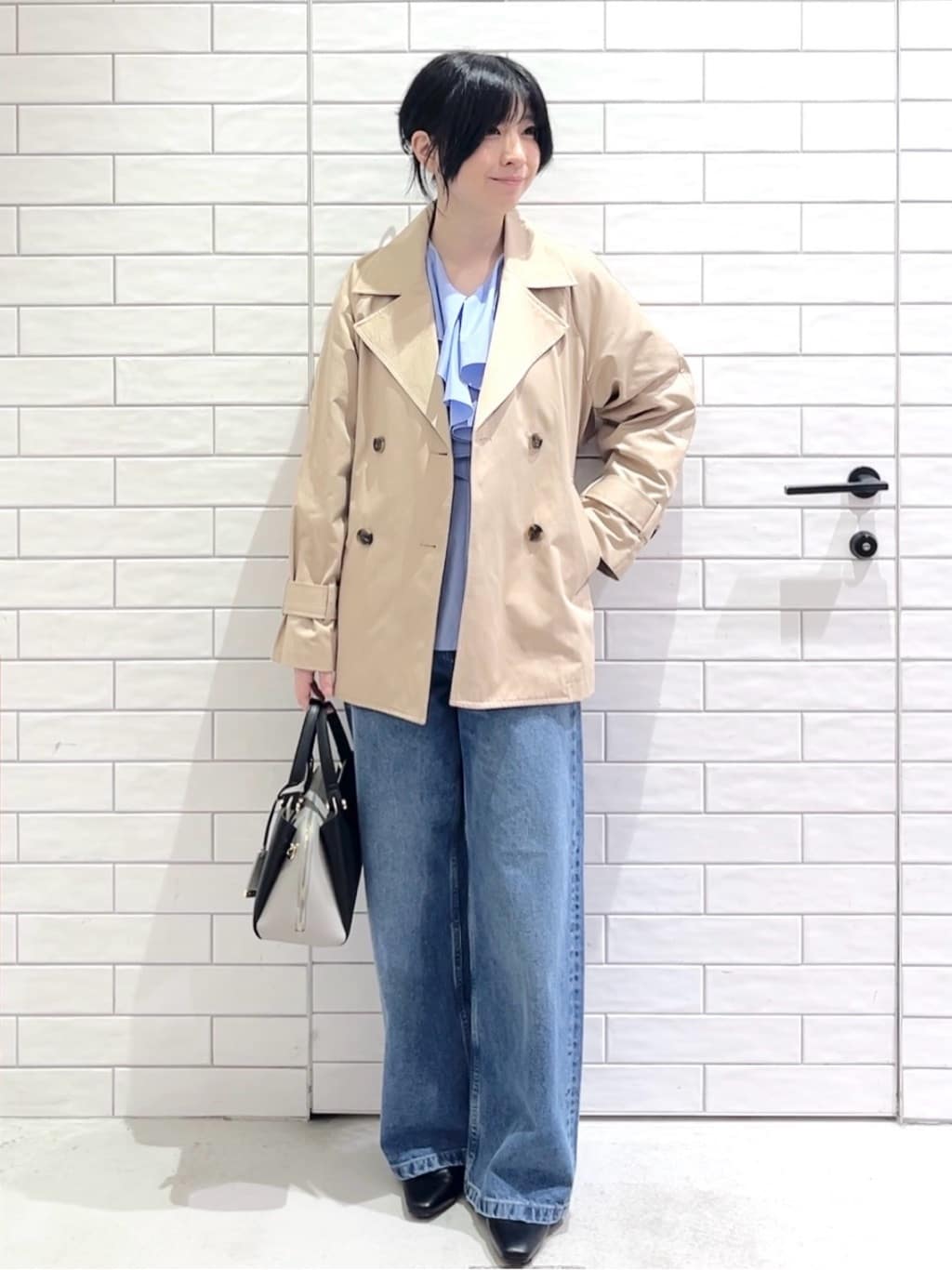 しおりさんの「OPAQUE.CLIP｜ミドルトレンチコート【洗濯機OK】」を使ったコーディネート