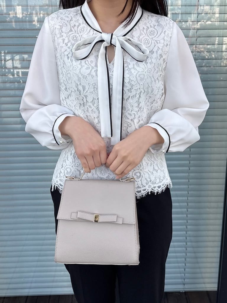 AOIさんの「Couture brooch｜【洗える・通勤】フラワーレースブラウス」を使ったコーディネート