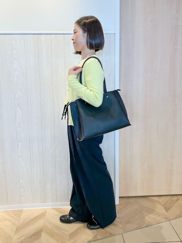 tomoさんの「SHOO･LA･RUE｜【洗濯機可/S-LL/アンサンブル可】パールボタンが上品　華やぎ配色カーディガン」を使ったコーディネート