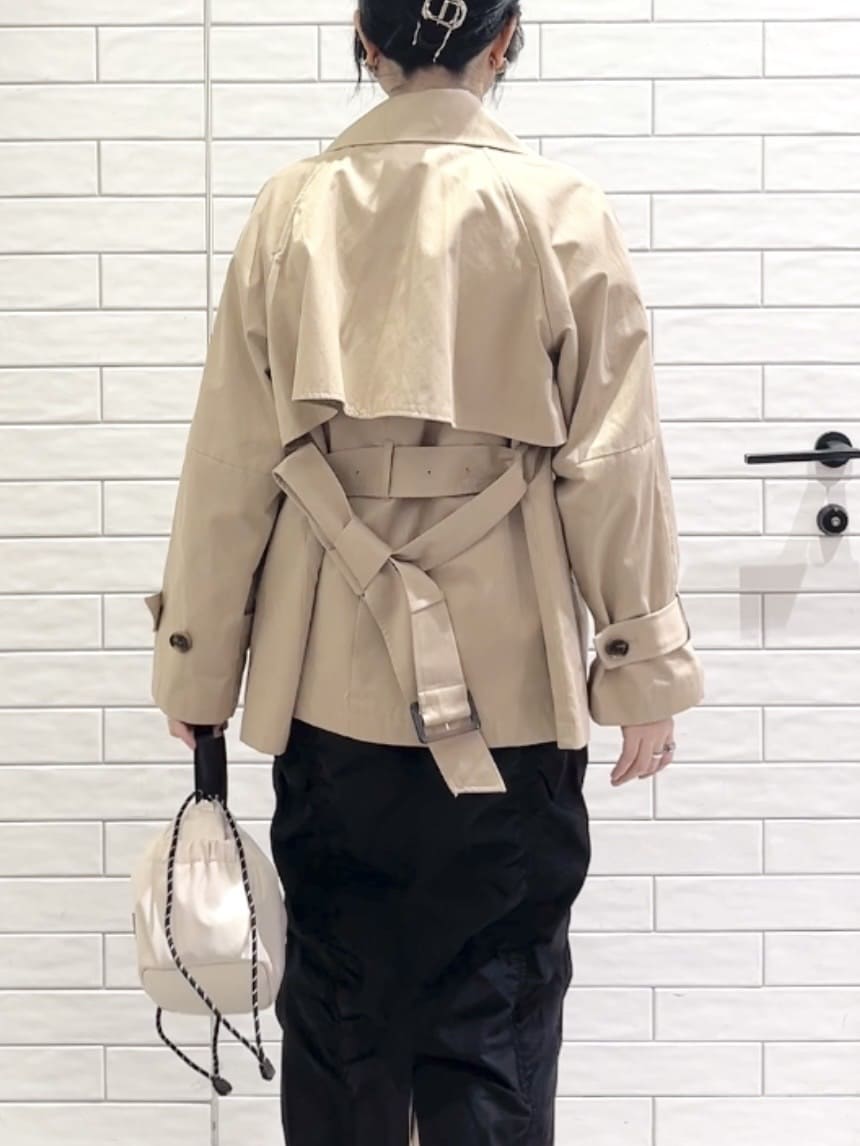 しおりさんの「OPAQUE.CLIP｜ミドルトレンチコート【洗濯機OK】」を使ったコーディネート