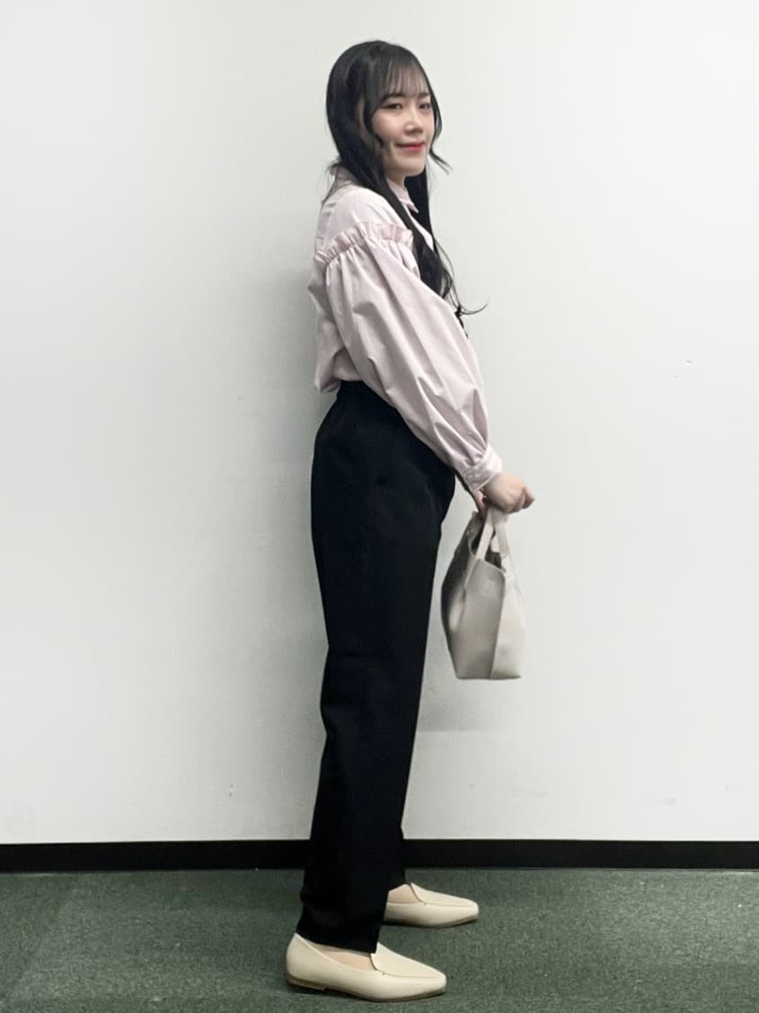Hitomiさんの「index｜ボリュームスリーブブラウス【洗濯機OK】《5col》」を使ったコーディネート