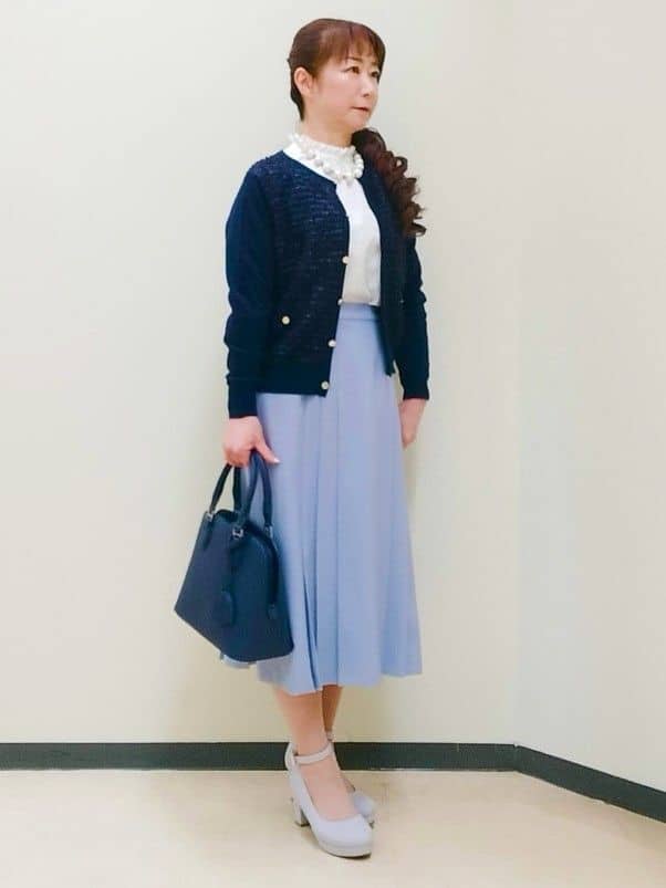 花さんの「Reflect｜【接触冷感】フリルネックサテンジャカードブラウス」を使ったコーディネート