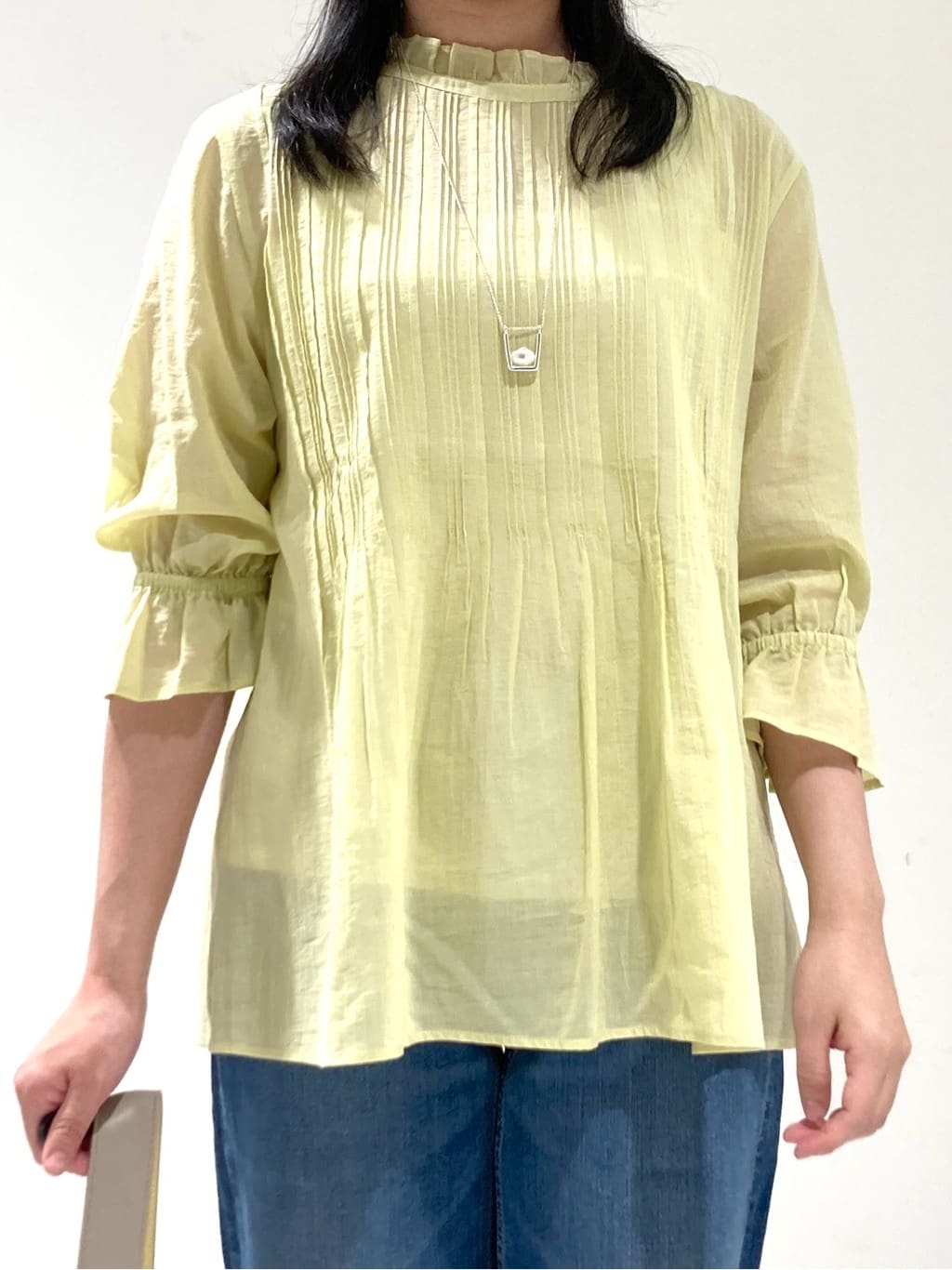momokoさんの「INDIVI｜【洗える/コットン】ピンタックシアーブラウス」を使ったコーディネート