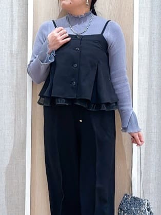 naoさんの「grove｜【2点SET/体型カバー】透け感とレイヤードで大人の遊び心を、ビスチェSET UP」を使ったコーディネート