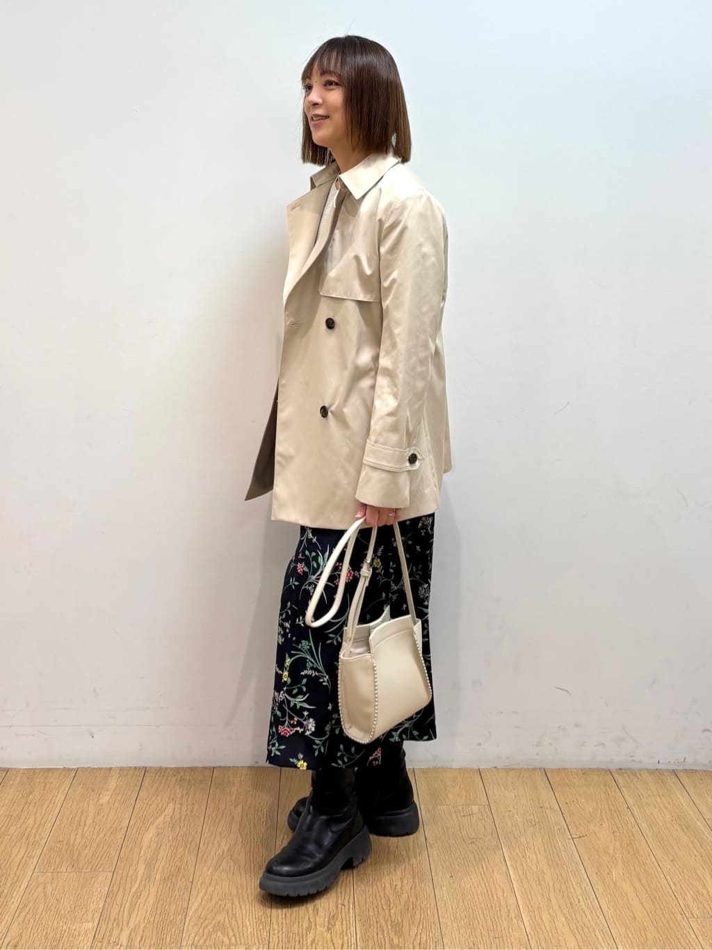 mikkoさんの「INDIVI｜【花粉付着防止／撥水／UVケア】名品トレンチコート」を使ったコーディネート