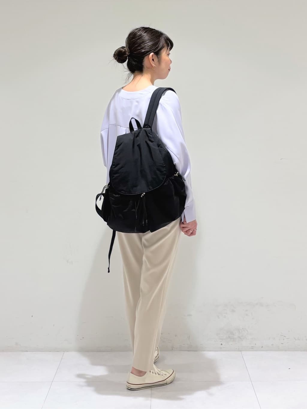 tsuyuさんの「INDIVI｜【超軽量／大人カジュアル】収納力◎！ギャザーフォルムリュック」を使ったコーディネート