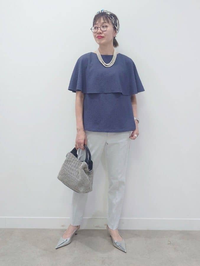 MUTSUKOさんの「UNTITLED｜【洗える/ストレッチ性/フェミニン】ケープデザインブラウス」を使ったコーディネート