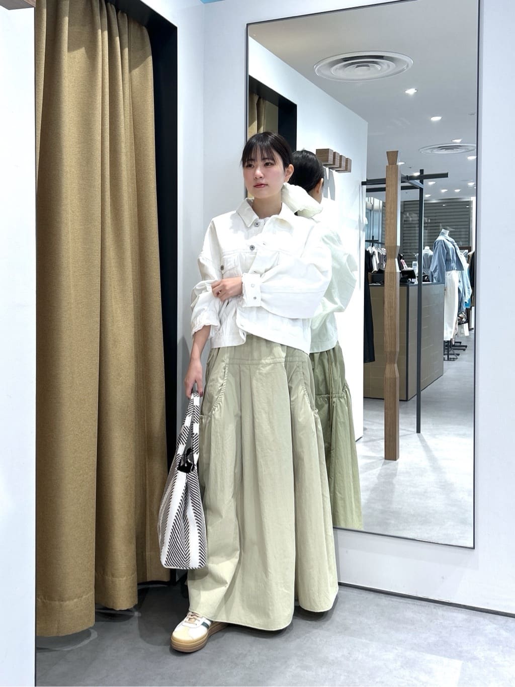 Renoさんの「INDIVI｜ボックスデニムジャケット」を使ったコーディネート