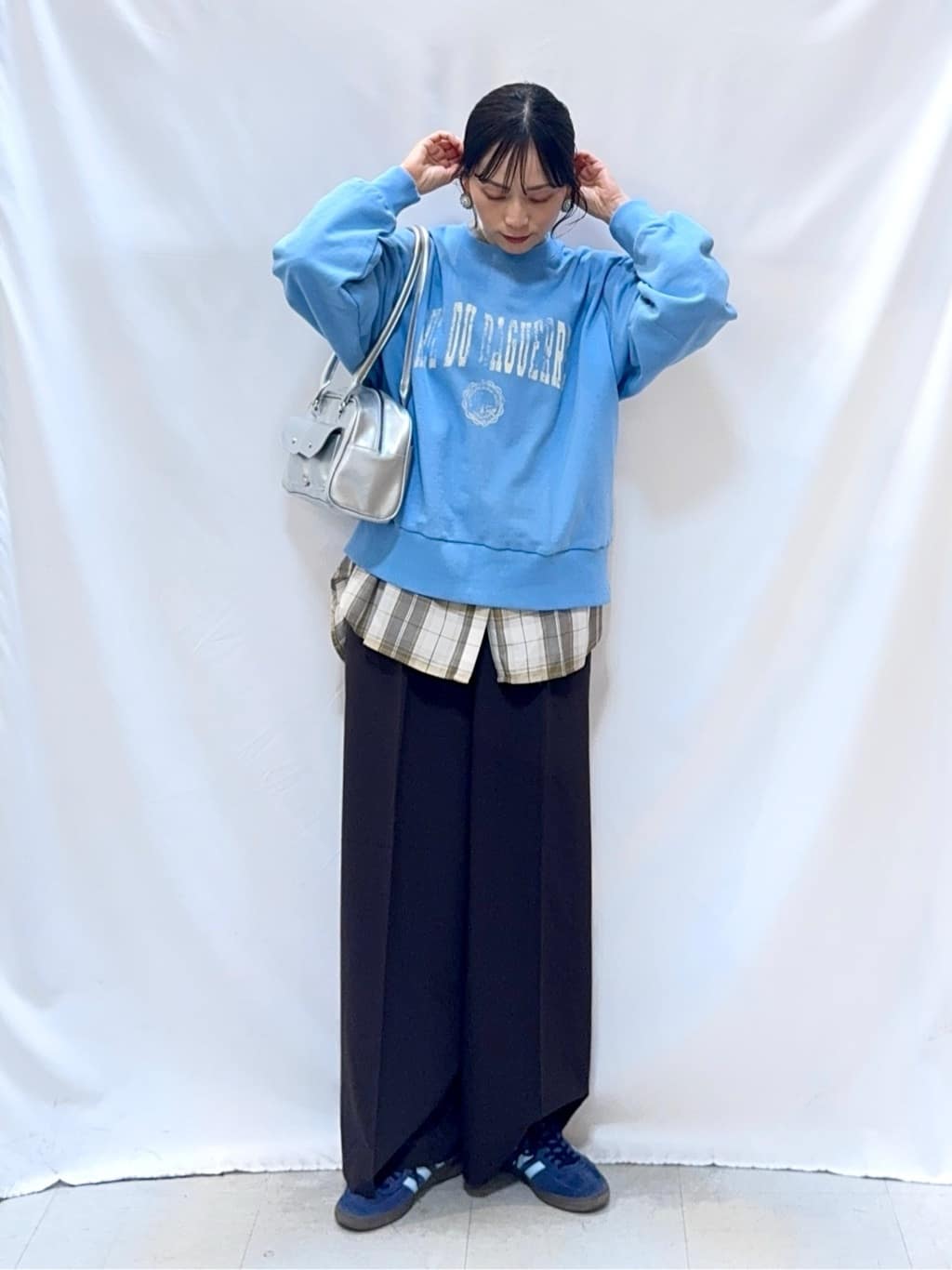 𝐇𝐢𝐫𝐨𝐦𝐢さんの「SHOO･LA･RUE｜【綿100%/洗濯機可/S-LL/選べる4柄】ゆるく決めたい日に プリントアソートスウェット」を使ったコーディネート