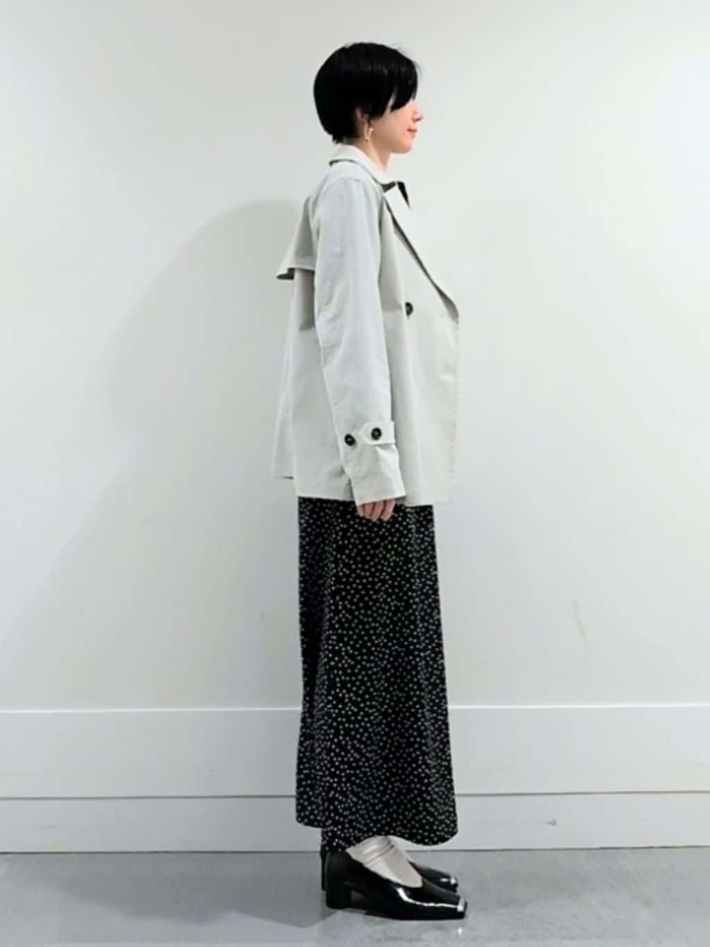 ミズタさんの「UNTITLED｜【定番人気/はっ水/洗える】タスランショートトレンチコート」を使ったコーディネート