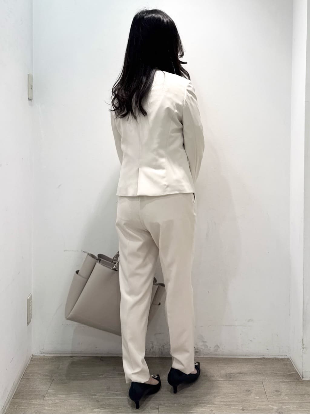 yuicciさんの「OPAQUE.CLIP｜《通勤／セットアップ対応》 パイピングVネックジャケット【洗濯機OK】」を使ったコーディネート