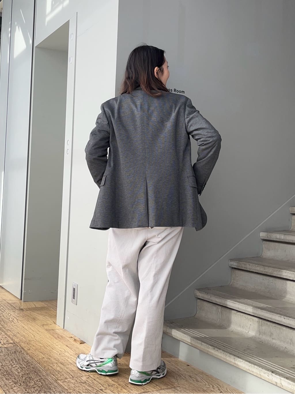 神野（jinno）さんの「TAKEO KIKUCHI｜【Air Palette Knit】ワンポイント カラーニット プルオーバー」を使ったコーディネート