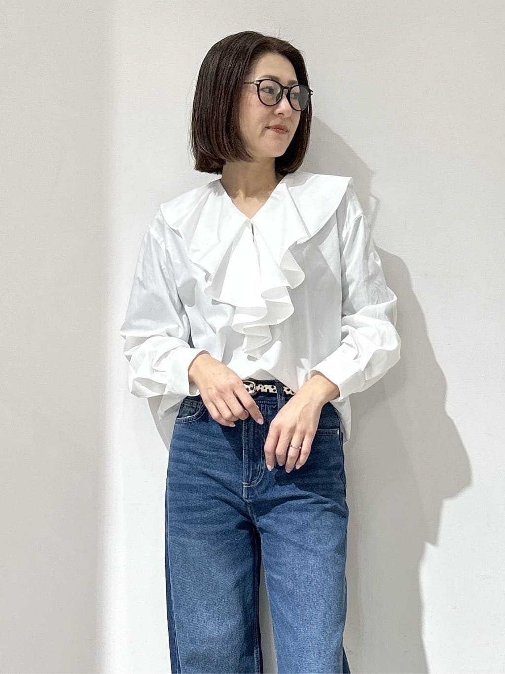 NAKAさんの「OPAQUE.CLIP｜ワイドストレートデニムパンツ【洗濯機OK】《S～LL》」を使ったコーディネート