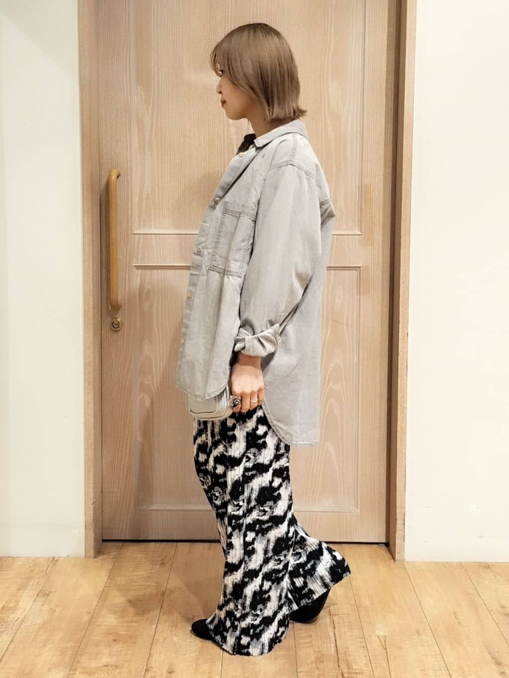 YUKIさんの「SHOO･LA･RUE｜【S-LL/柄が選べる】ウエストゴムでらくちん 大人プリーツイージーパンツ」を使ったコーディネート
