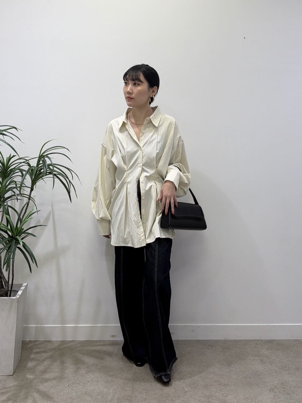 rinaさんの「INDIVI｜ハイウエストカットオフデニム」を使ったコーディネート