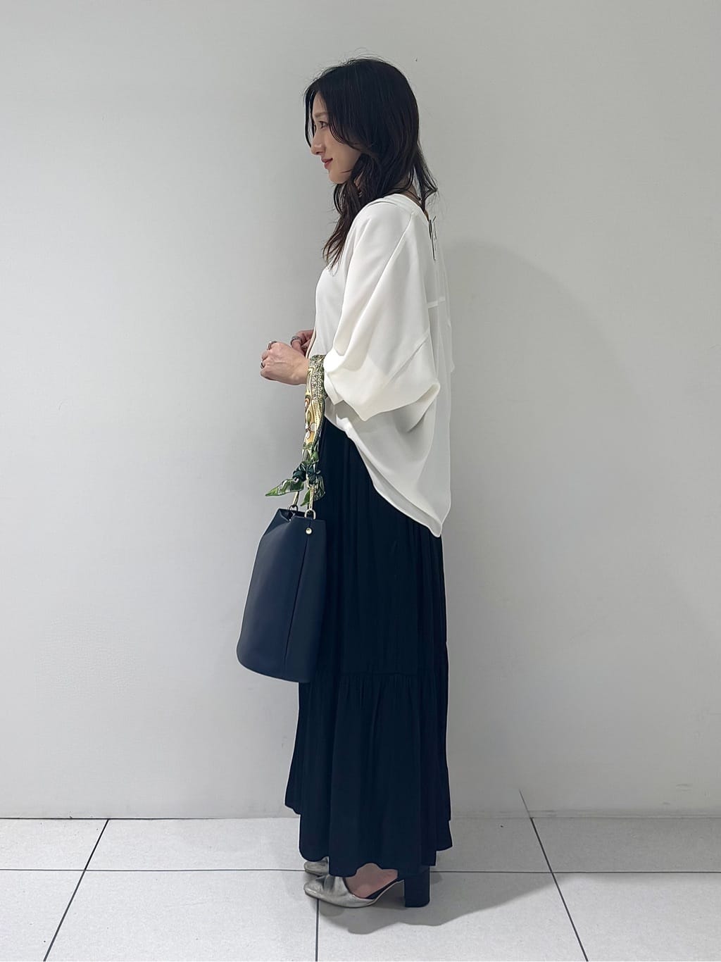 そんさんの「INDIVI｜【洗える／丈調整可能】ギャザーフレアスカート」を使ったコーディネート