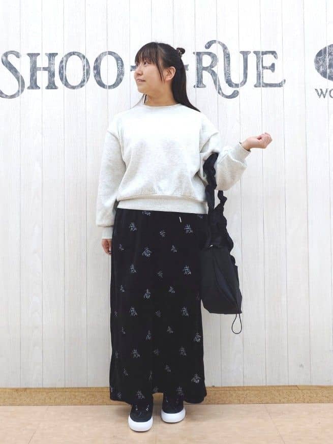 とろろさんの「SHOO･LA･RUE｜【撥水/あったか】たっぷり着られる 中綿モンスターショートコート」を使ったコーディネート