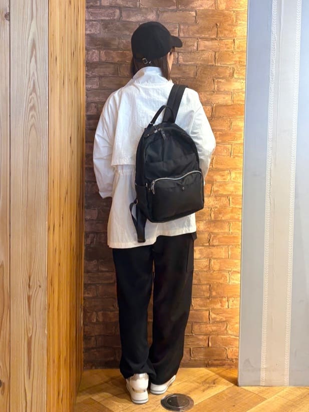 mieさんの「SHOO･LA･RUE｜【防花粉/S-LL】ウエストマークですっきり見え　軽やかスタンドブルゾン」を使ったコーディネート