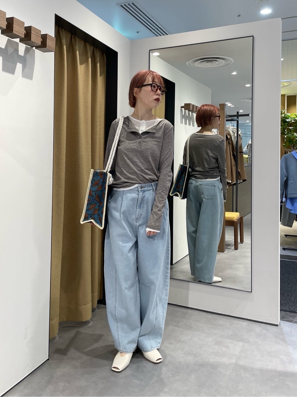 mikuさんの「INDIVI｜バレルデニムパンツ」を使ったコーディネート