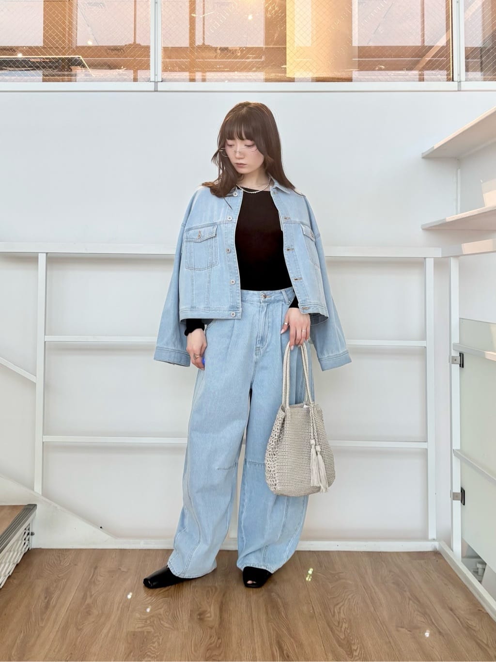 ibukiさんの「INDIVI｜オフショルスリットリブニット」を使ったコーディネート