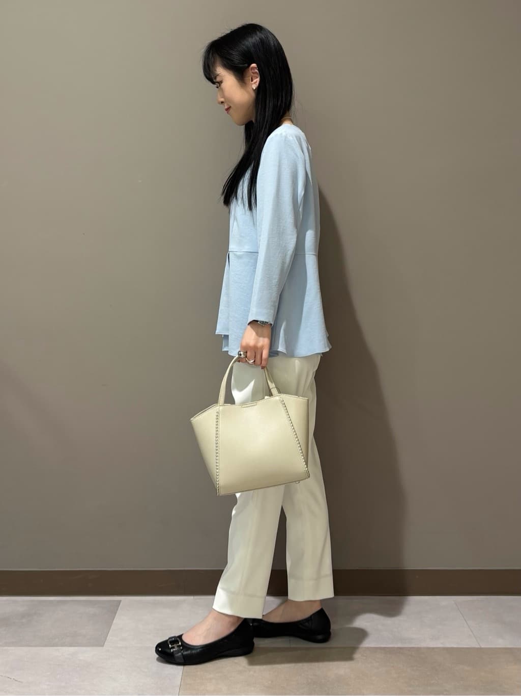 KEIKOさんの「INDIVI｜【洗える／UVケア／SETUP可】着る日傘ペプラムブラウス」を使ったコーディネート