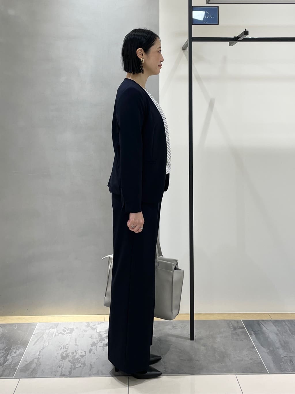 shihoさんの「INDIVI｜【通勤スーツ／洗える】ストレッチカラーレスジャケット」を使ったコーディネート