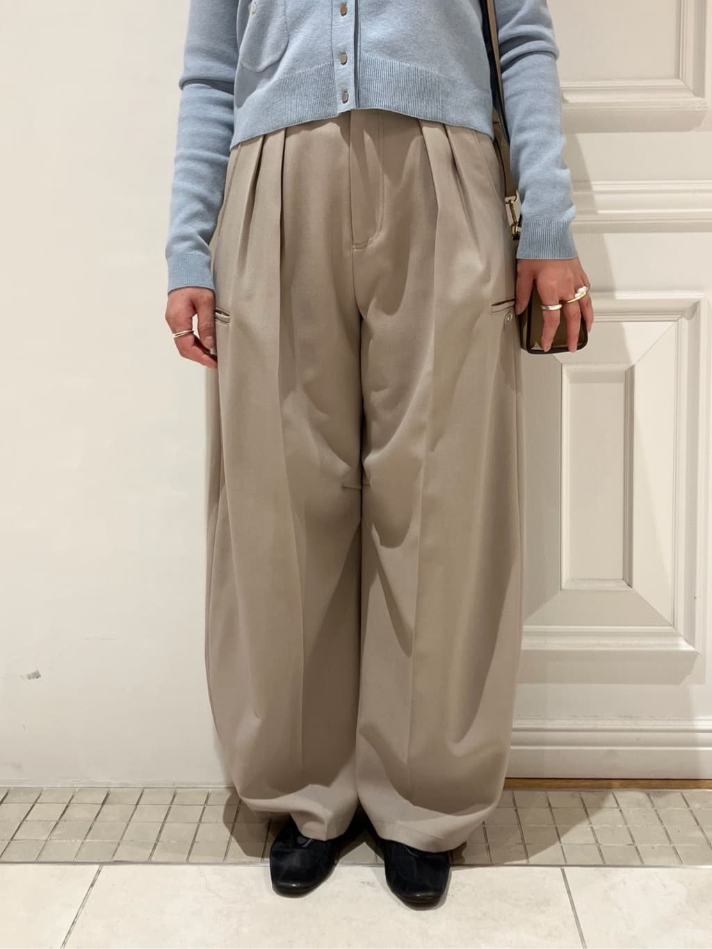 TAJIさんの「DRESSTERIOR｜【接触冷感/ウォッシャブル/otonaMUSE5月号掲載】カービーカーゴパンツ」を使ったコーディネート