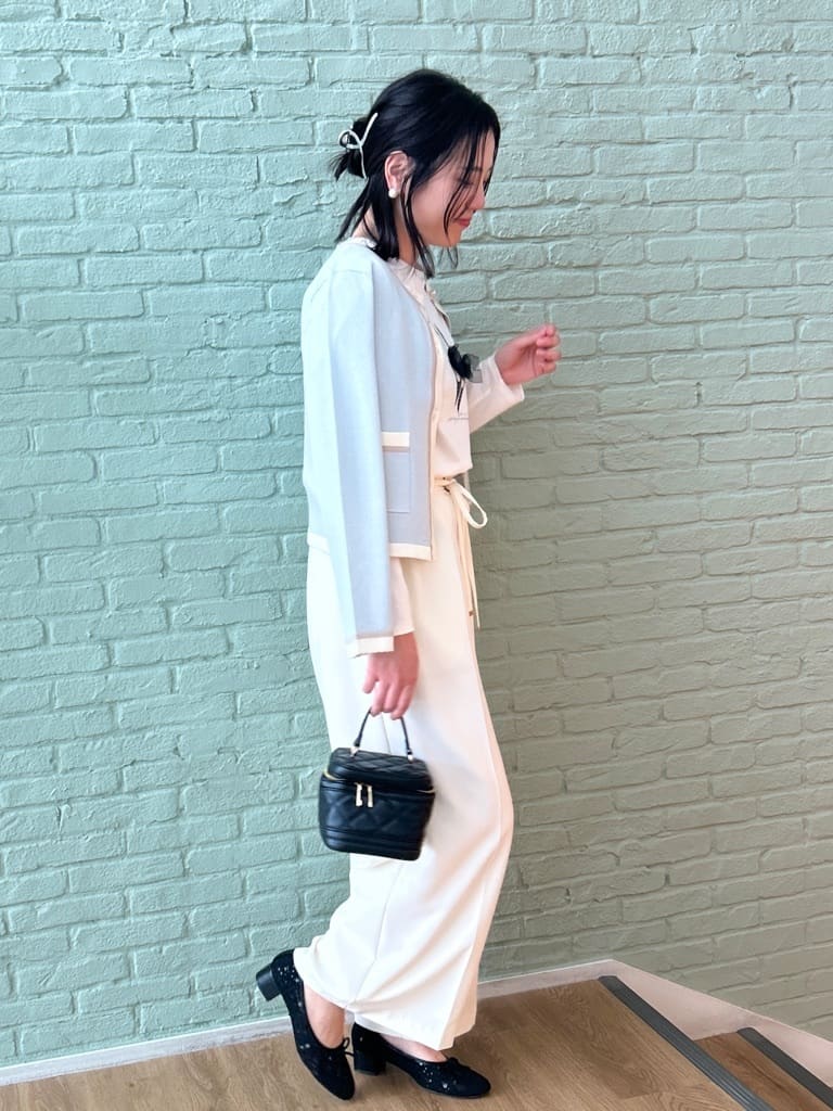 shinoさんの「Couture brooch｜【綿100％・洗える】パリジェンヌ プリントTシャツ」を使ったコーディネート