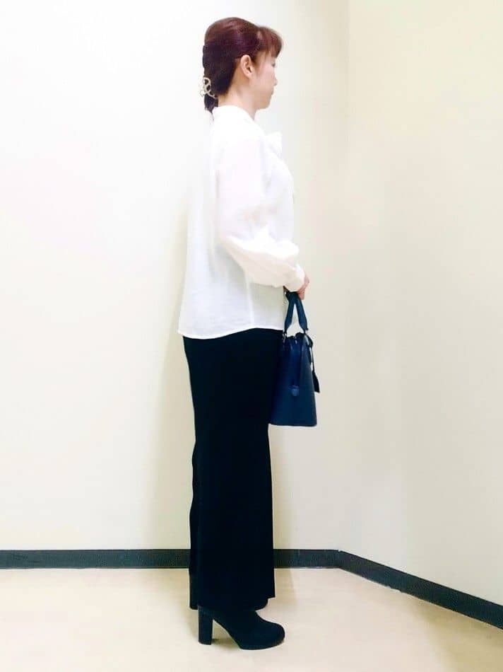花さんの「Reflect｜【通勤／ボウタイ取り外し可】ボウタイ付きバンドカラーブラウス」を使ったコーディネート