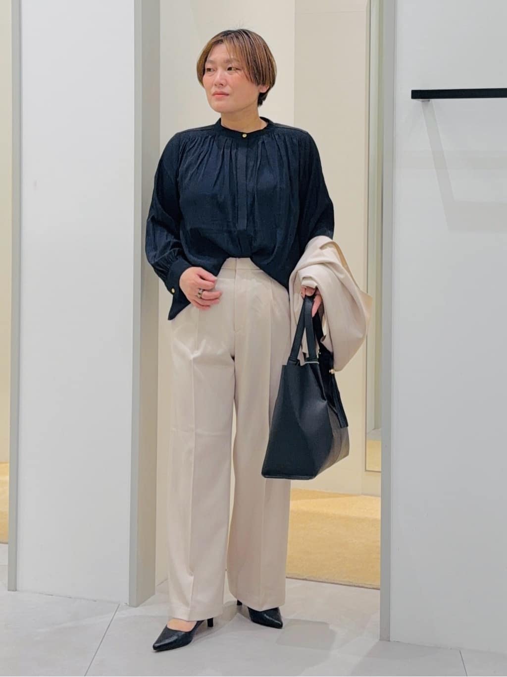 タナさんの「THE SHOP TK｜【通勤にもカジュアルにも】CAVIAN ジレ/セットアップ可」を使ったコーディネート