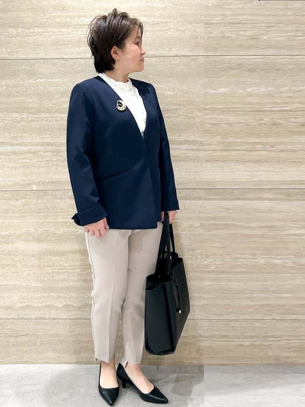 NAMIさんの「OPAQUE.CLIP｜ステップヘムテーパードパンツ／セットアップ対応可【洗濯機OK】」を使ったコーディネート