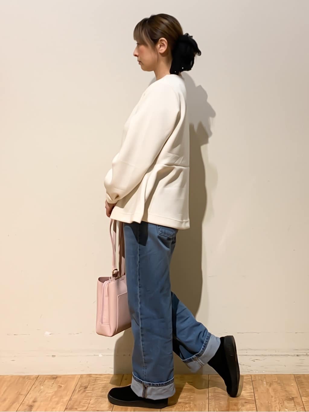 MEGさんの「SHOO･LA･RUE｜【セットアップ可/S-LL/なめらかタッチ】上品見え フェイクパール付きペプラムトップス」を使ったコーディネート