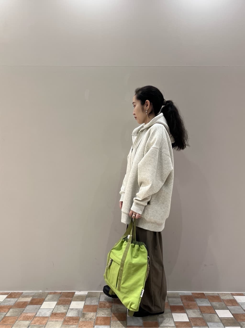 Uminoさんの「INDIVI｜エアーダンボールパーカー」を使ったコーディネート
