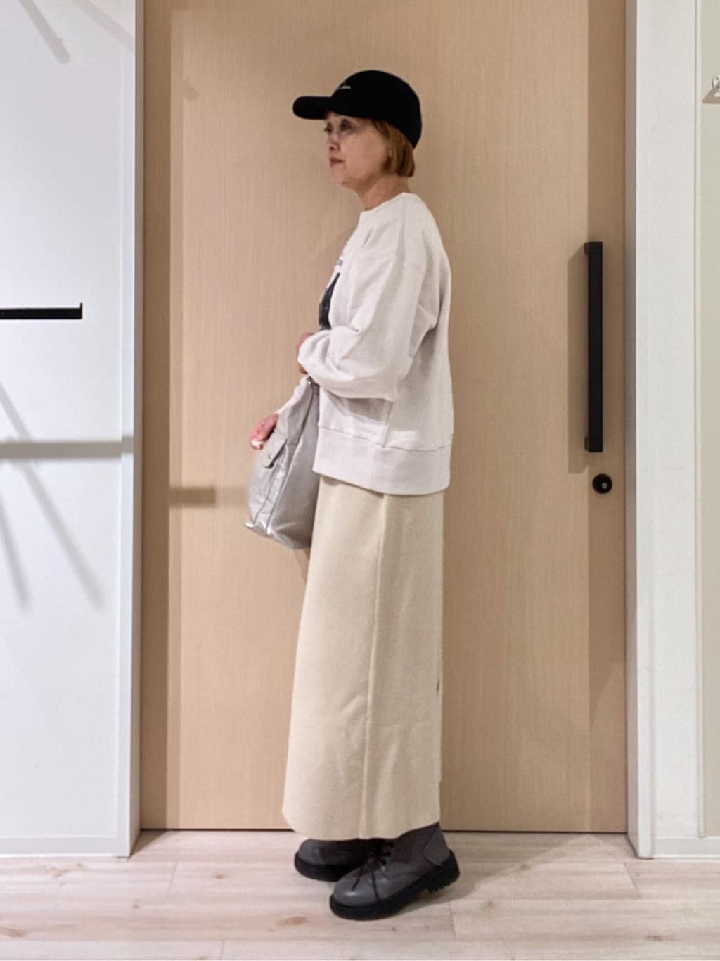 ぷくりんさんの「SHOO･LA･RUE｜【洗濯機可/セットアップ可/毛玉になりにくい】心地よく穿ける ニットナロースカート」を使ったコーディネート