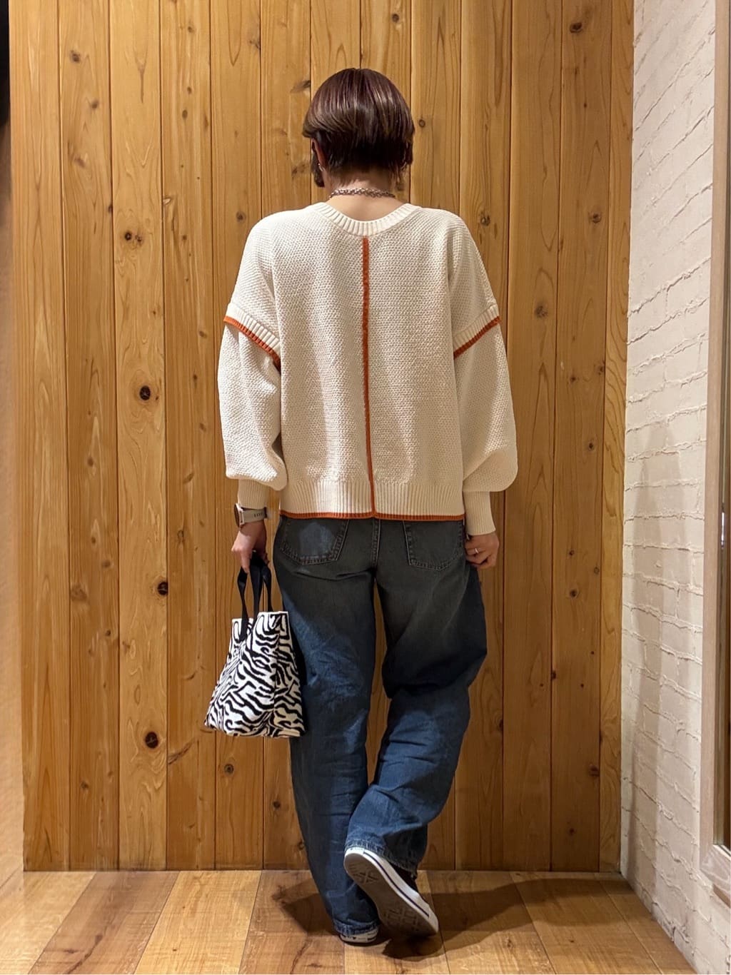 m.さんの「SHOO･LA･RUE｜【前後2WAY/S-LL】体型カバーもこなれ見えも叶う　ふんわりお袖の配色パイピングニット」を使ったコーディネート