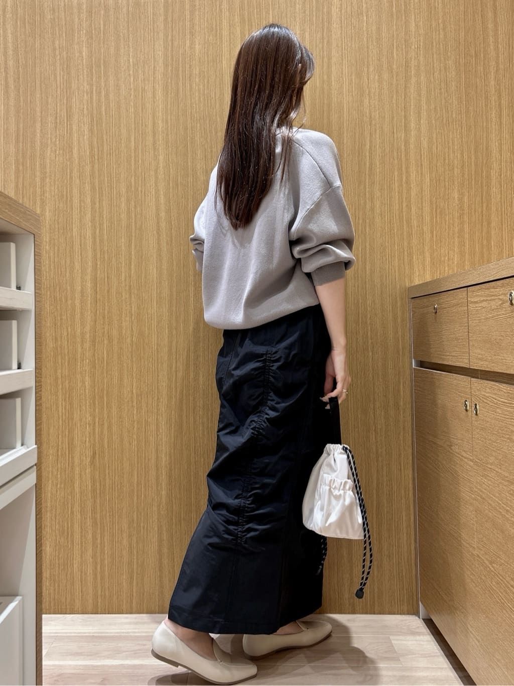 maiさんの「OPAQUE.CLIP｜キーネックデザインニット【洗濯機OK】」を使ったコーディネート